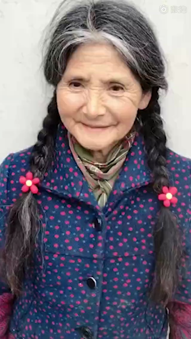 湖北66岁农村老人神仙颜值走红网络宛如童话世界里的公主什么水平
