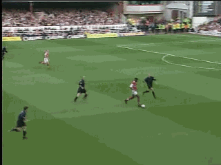 99/00赛季8月22日联赛阿森纳主场迎战曼联