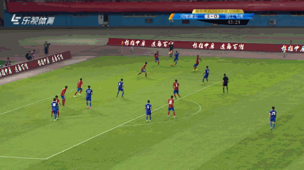 第51分钟,梁雨禁区前沿精彩假动作摆脱后送出直塞,钟晋宝禁区内得球