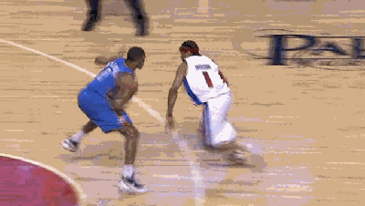 2008年2月25日,《另一个波琳家的女孩》饰演玛丽·博林 2月26日,对阵