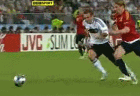 托雷斯爆维迪奇这球什么水平?是不是相当于今天有前锋