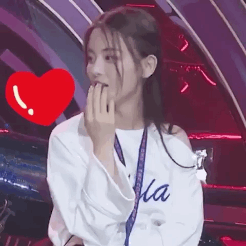 杨超越表情包秀