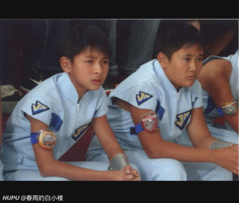 体育解说王兆丰,居然是火力少年王1里面米范的扮演者.