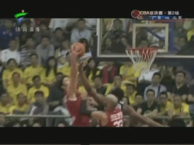 其实巩晓彬那个技术犯规 看图