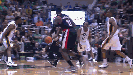 【图客团·高清gif】4-27 今日最佳扣篮:jj-希克森远距离双手隔扣扣篮