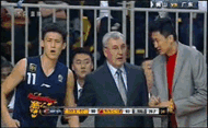 昨天周鹏换下时的表情gif(第12楼已增加大鹏被换下时的gif)