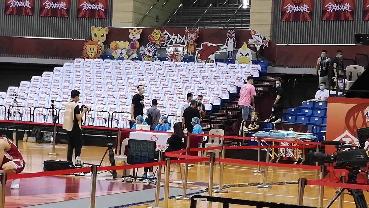 观察下一轮对手辽宁男篮现场观战浙江与山西比赛
