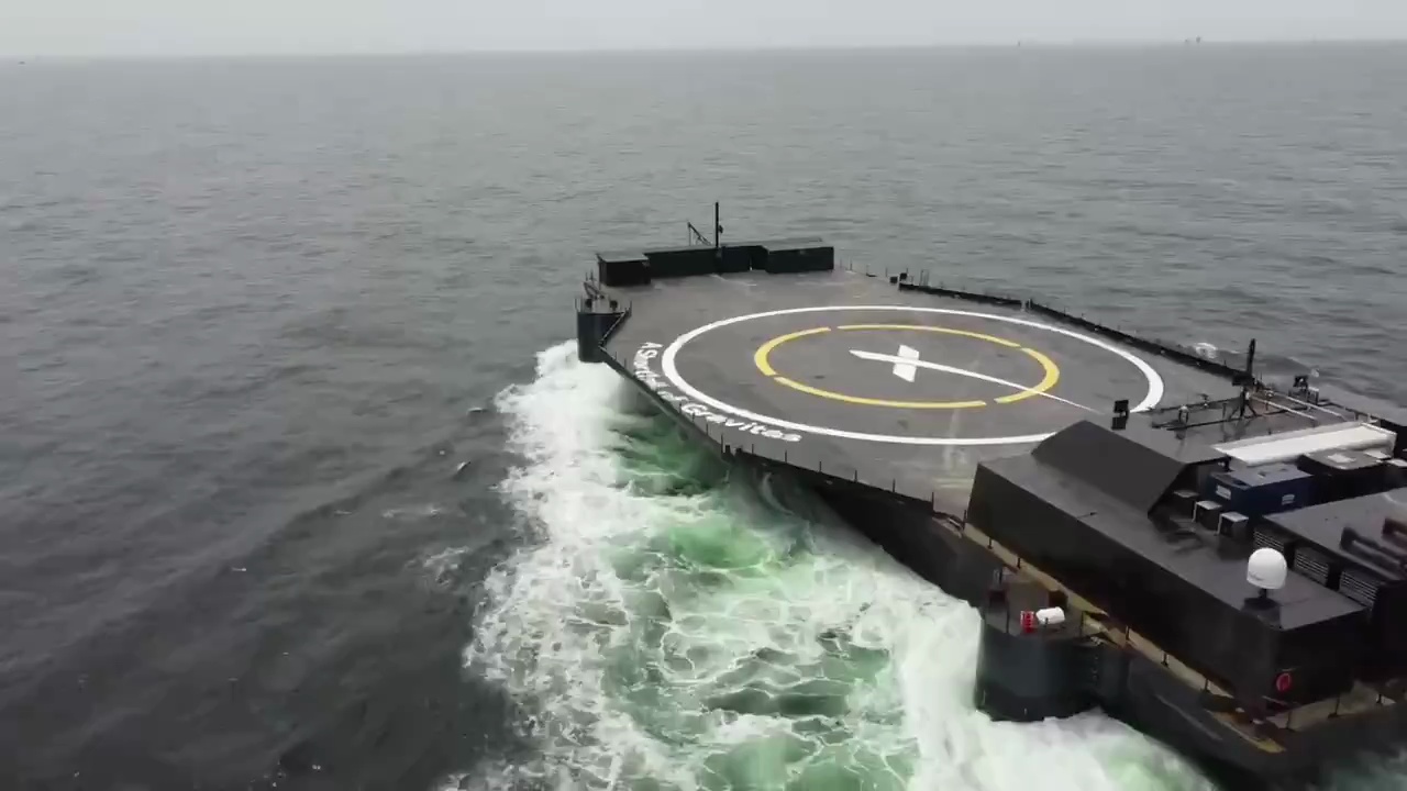 spacex全新全自动海上火箭回收船亮相