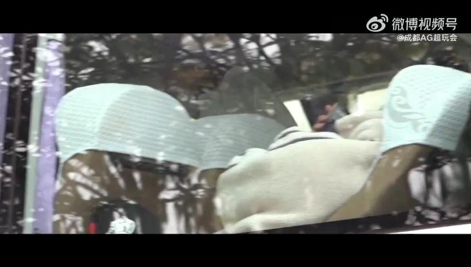 video-poster