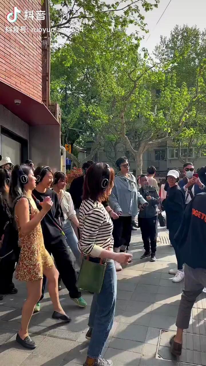 video-poster