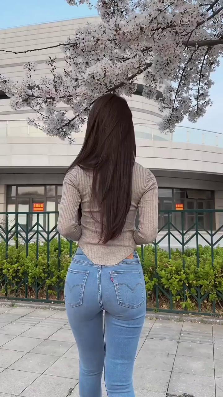 反差紧身牛仔美女!