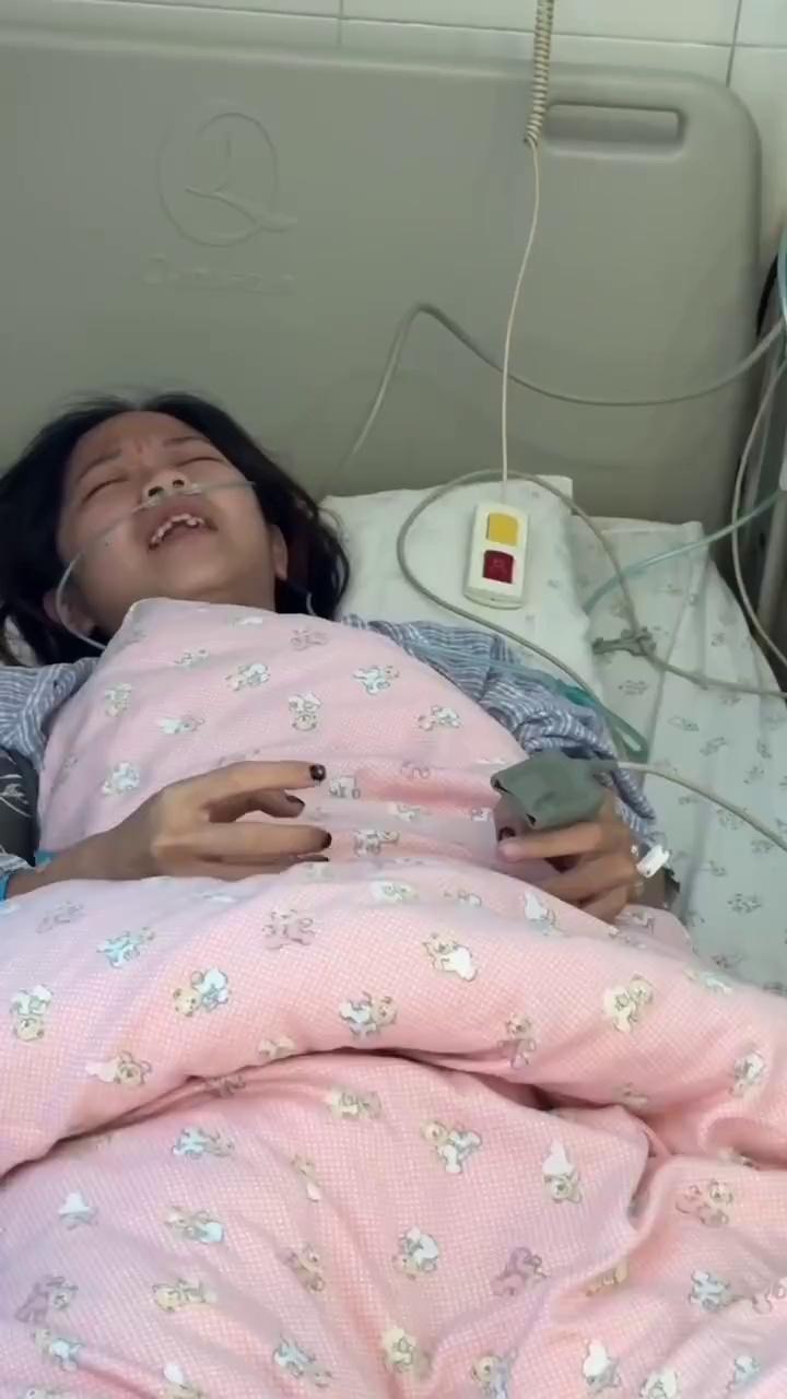 广州女孩手术全麻未清醒,表演王者团战,听得出来这是把劣势局!