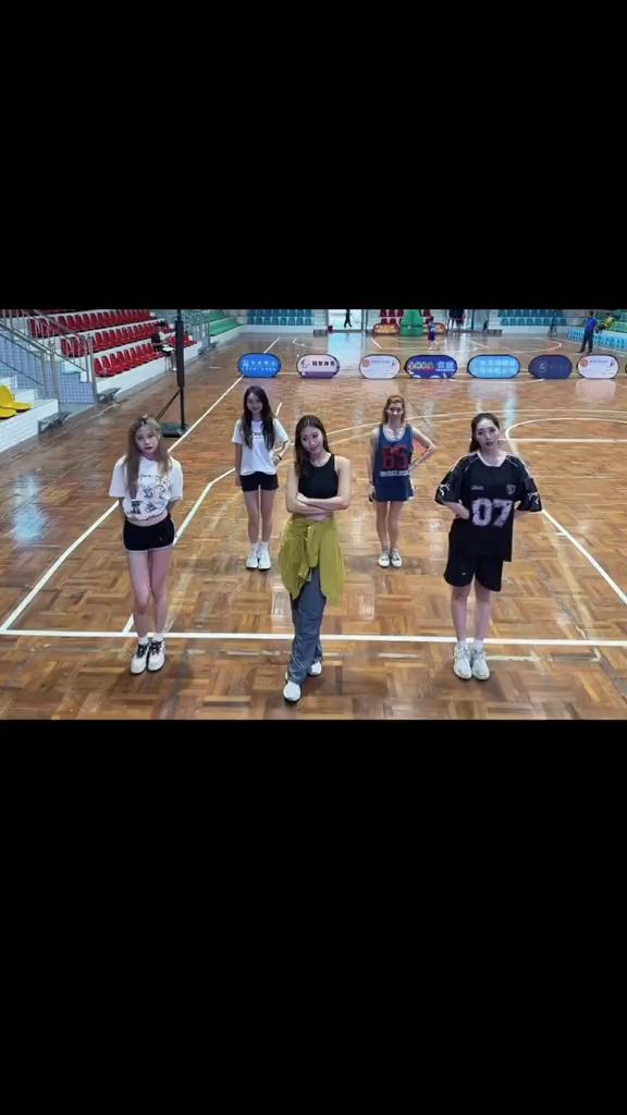 广东队啦啦队日常舞蹈视频:一起复活手臂