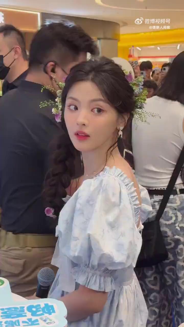 杨超越的侧颜