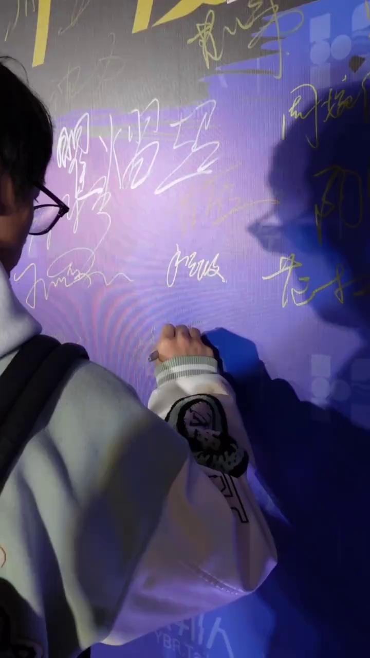 video-poster