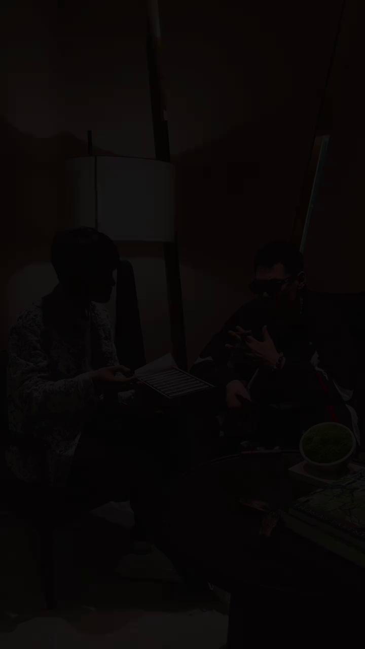 video-poster