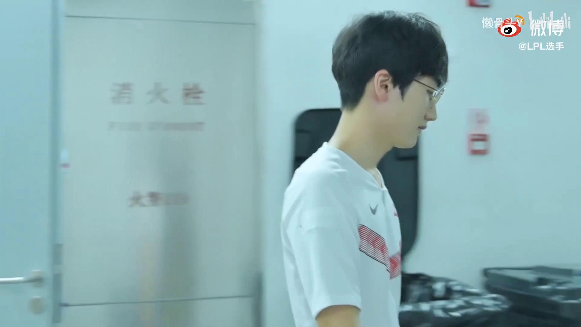 video-poster