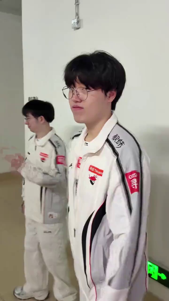 video-poster