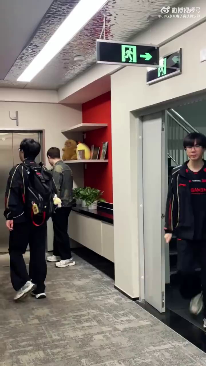 video-poster