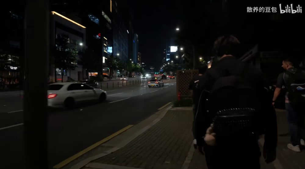 video-poster