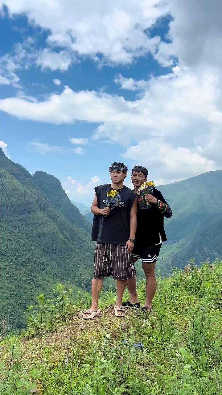 video-poster