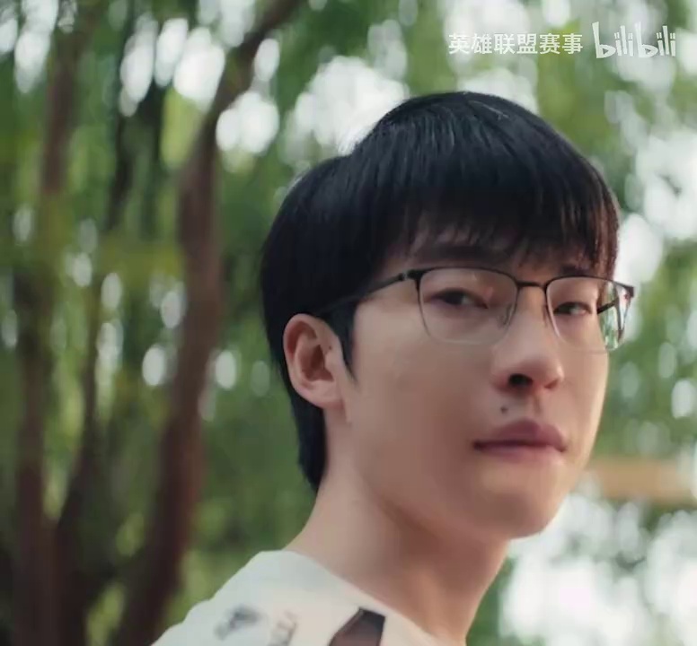 video-poster