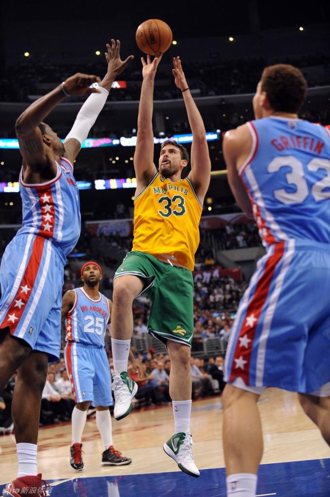 小加索尔穿的是nike zoom hyperenforcer