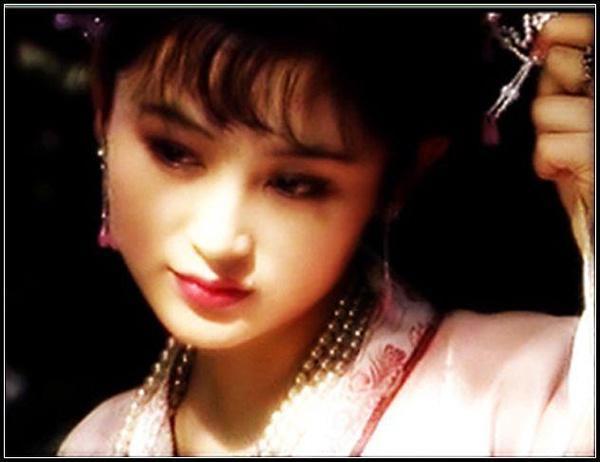 像饰演"鸦头"的孙继红,像饰演范十一娘的陈莎莎,饰演花姑子的何晴