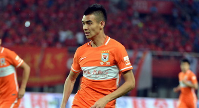 刘彬彬高难度头球助攻后受伤下场,金波替补登场进球难救主 - 中国足球