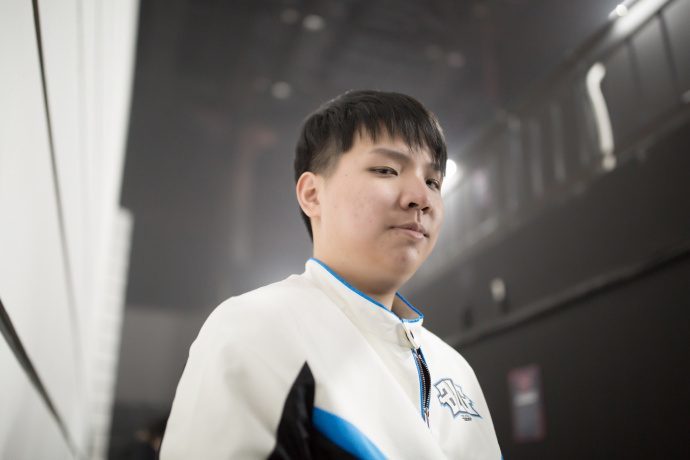 [流言板]blg官方:祝amazingj21岁生日快乐,队友送上深情祝福