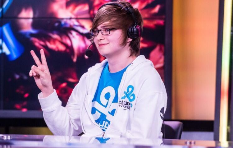 [流言板]c9.sneaky迎来25岁生日,俱乐部送上祝福