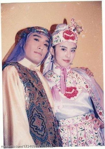 段皇爷和小师妹,"小姐有没有听到人在楼上跳""听你妈个头"