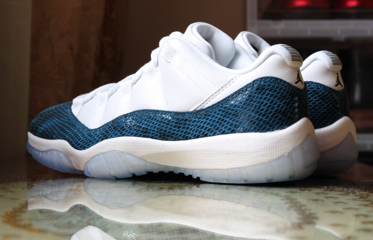 "倒闭"的鞋才是好鞋——aj11蓝蛇