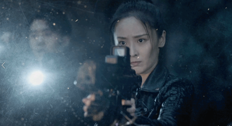 追《怒海潜沙》感觉这妹子还挺飒的