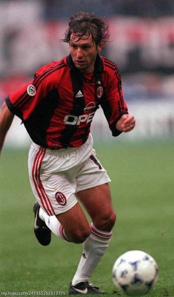 巴西名宿莱昂纳多,综合整个职业生涯来看是个怎样的球员