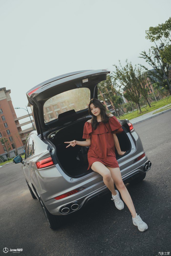 [车家媳妇]长腿女神与爱车吉利星越合拍!这颜值你给几分?