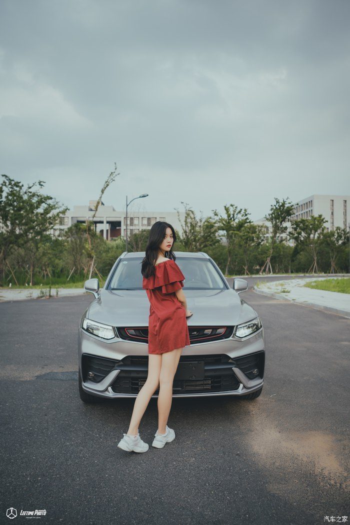 [车家媳妇]长腿女神与爱车吉利星越合拍!这颜值你给几分?