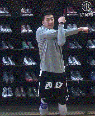 「野球帝」坚持热身才能避免受伤!