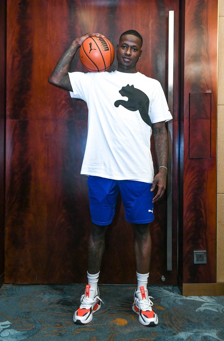 终于轮到我了,我是特里-罗齐尔,jrs有什么想问的吗?