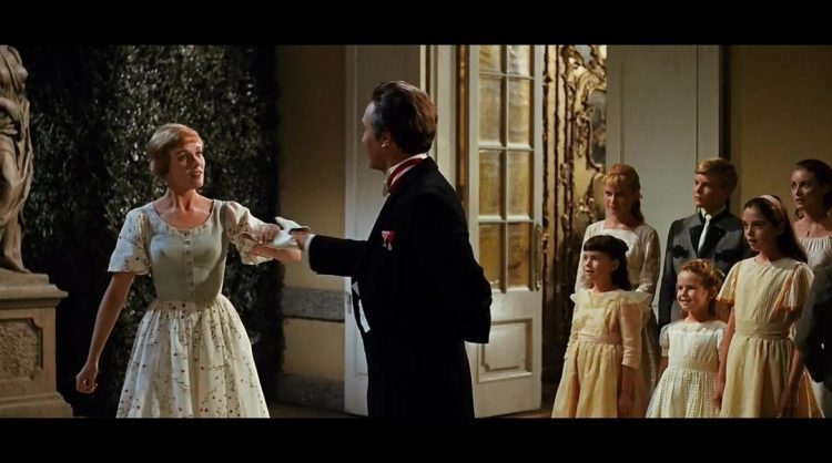 执导,朱莉·安德鲁斯,克里斯托弗·普卢默,理查德·海顿主演的音乐片