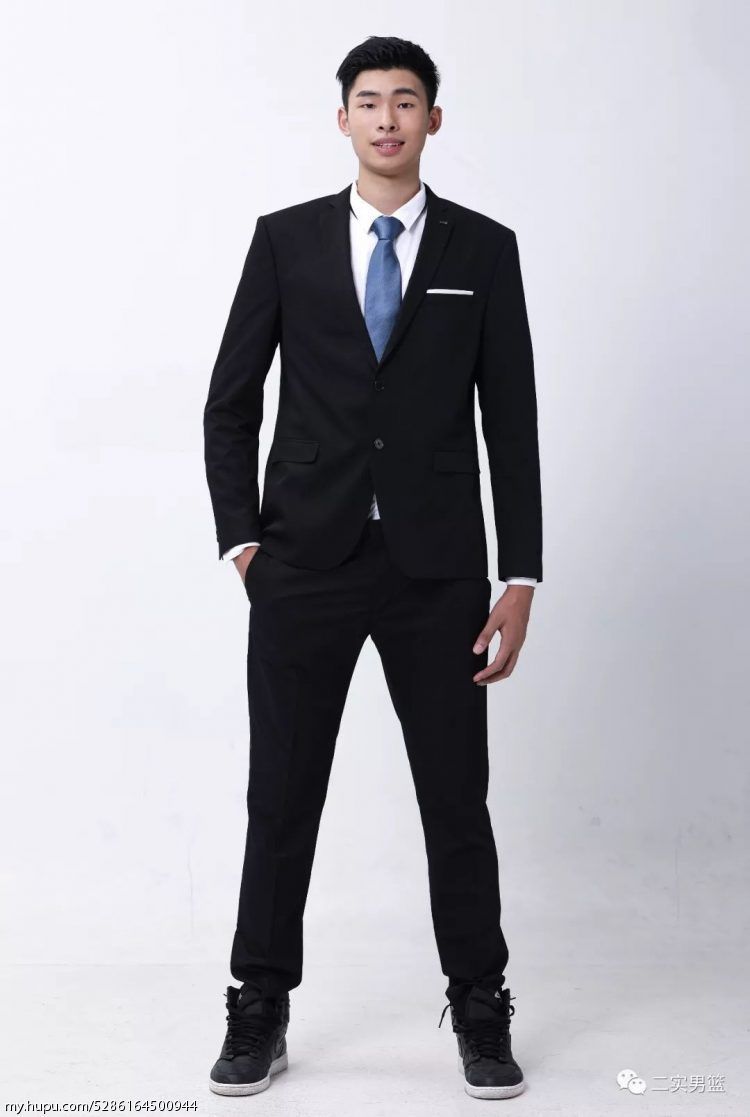 2000年5月7日,国家一级运动员,身高198cm,臂展213cm