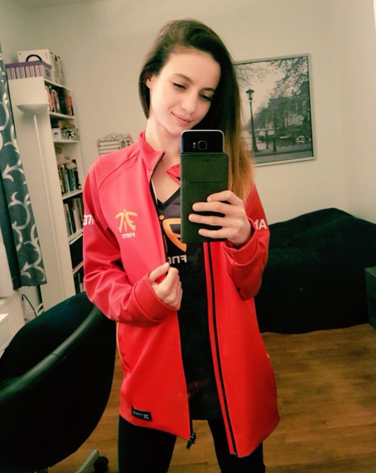 [撸圈佳人]第二期:lec主持人laure,为爱投身英雄联盟的法国玫瑰