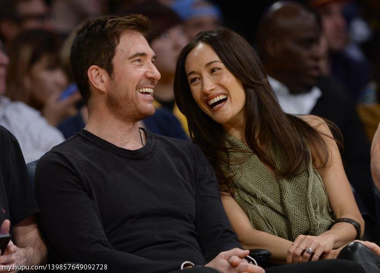 混血女星李美琪maggie q携丈夫迪伦场边观赛