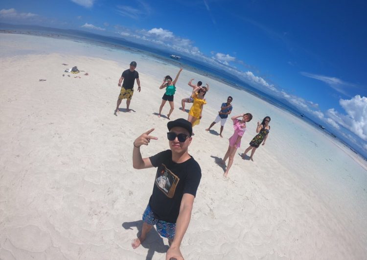 前央视主持人杨茗茗宣布怀孕 老公身份曝光