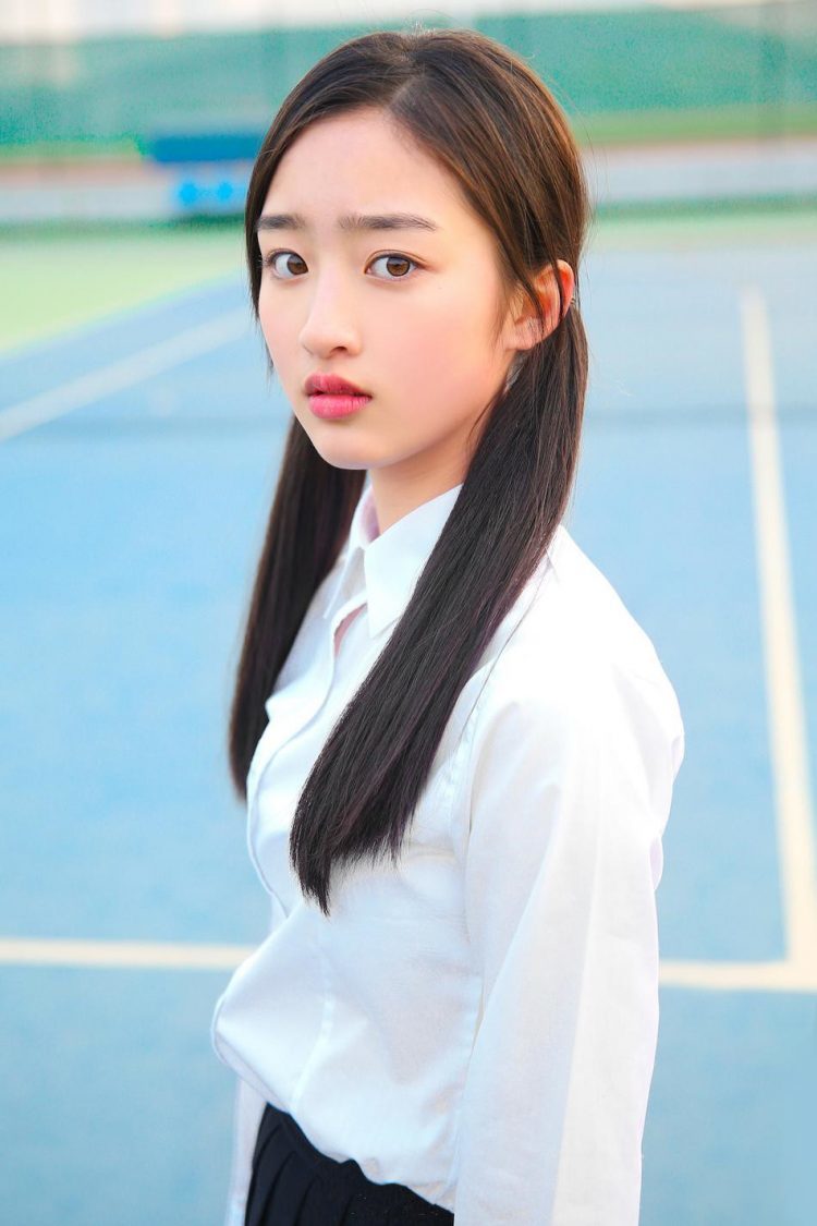 我还以为20多岁,这像是12岁女孩的样子吗?