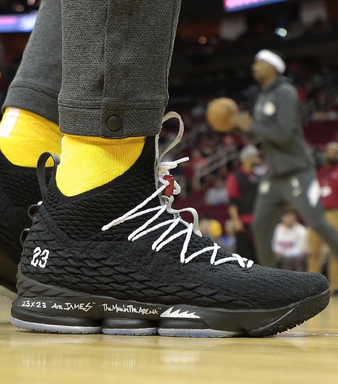 lebron 15 x jordan 5