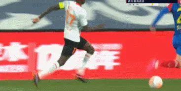 虎扑|青岛黄海总比分8-7逆转武汉卓尔成功保级 朱建荣救主