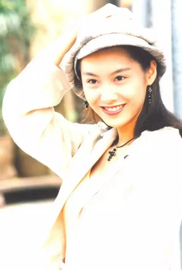 喜欢看各种养眼美女高清图集的jrs可以在评论里回复订阅 你想看的明星