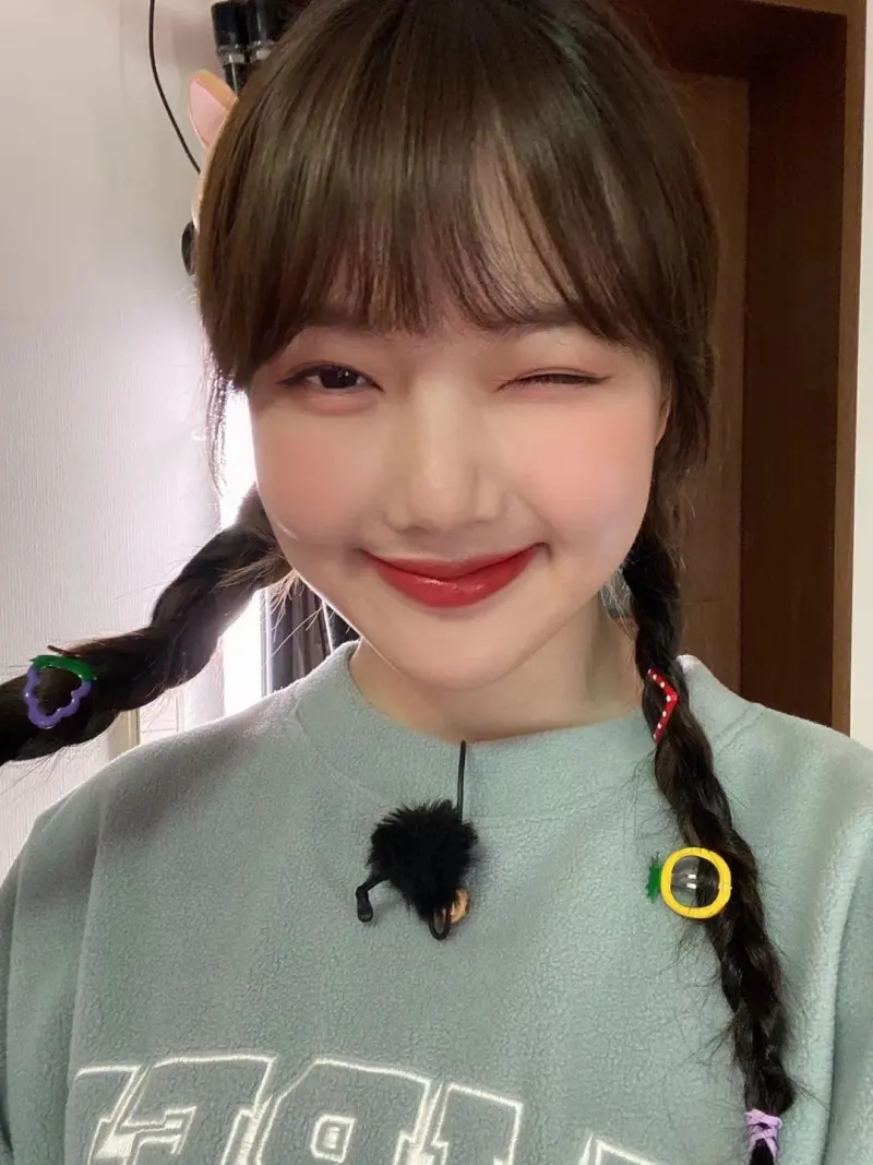 21 03 27 Gfriend动态更新 长短line 直播疯狂发图 艺琳笑起来也太甜了吧 娱乐圈 虎扑社区