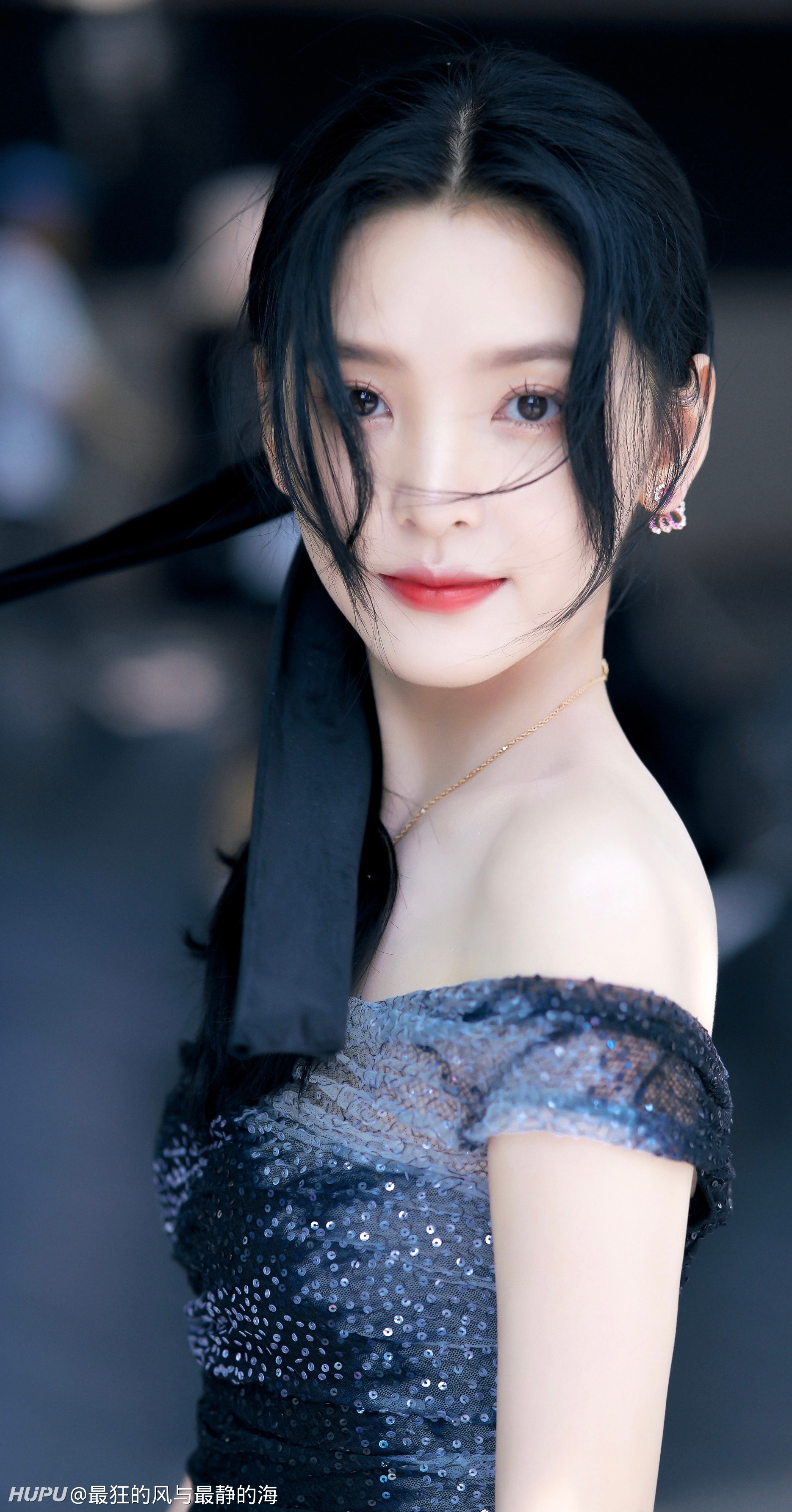 【章若楠星光璀璨抹胸裙】这身材大家给几分?